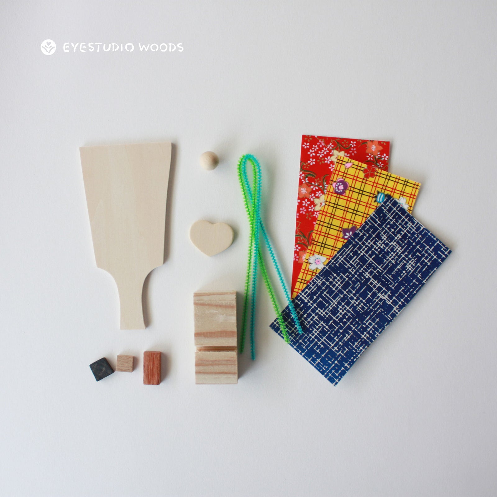 「姫林檎」、mix media，木板和紙、額装つき 7-16 本もみ箔 椿/紅葉 – 江戸扇子とうちわの老舗通販_伊場仙